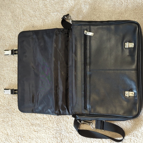 Kenneth Cole briefcase - Picture 5 of 11